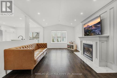 6870 Imperial Court, Niagara Falls, ON - Indoor Photo Showing Living Room With Fireplace