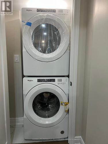 21 Cadence Road, Brampton, ON - Indoor Photo Showing Laundry Room