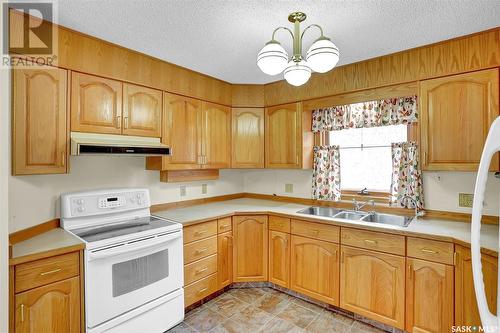 2516 Lindsay Street, Regina, SK - Indoor Photo Showing Kitchen With Double Sink