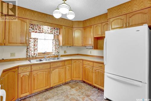 2516 Lindsay Street, Regina, SK - Indoor Photo Showing Kitchen With Double Sink