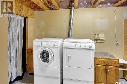 2516 Lindsay Street, Regina, SK - Indoor Photo Showing Laundry Room