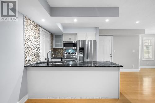 101 - 12 Brian Peck Crescent, Toronto, ON - Indoor Photo Showing Kitchen