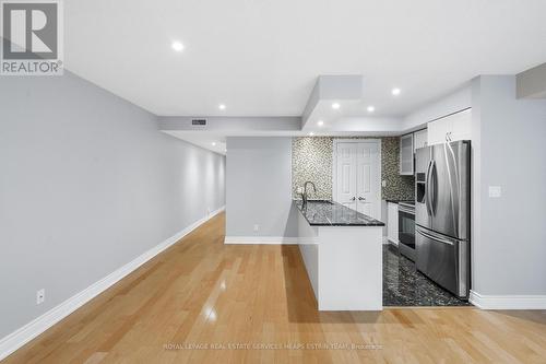 101 - 12 Brian Peck Crescent, Toronto, ON - Indoor Photo Showing Kitchen