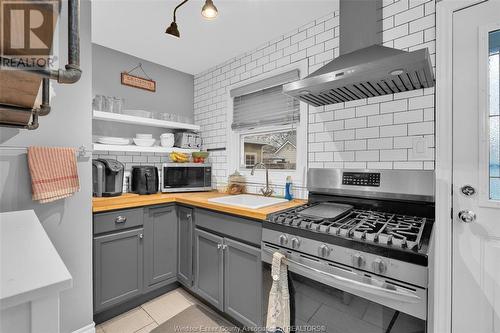 2646 Ida, Windsor, ON - Indoor Photo Showing Kitchen