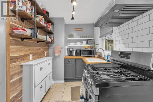 2646 Ida, Windsor, ON - Indoor Photo Showing Kitchen