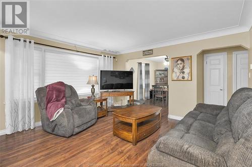 2646 Ida, Windsor, ON - Indoor Photo Showing Living Room