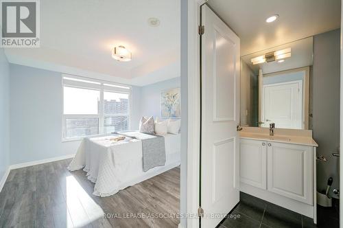 1012 - 1235 Bayly Street, Pickering, ON - Indoor Photo Showing Bathroom