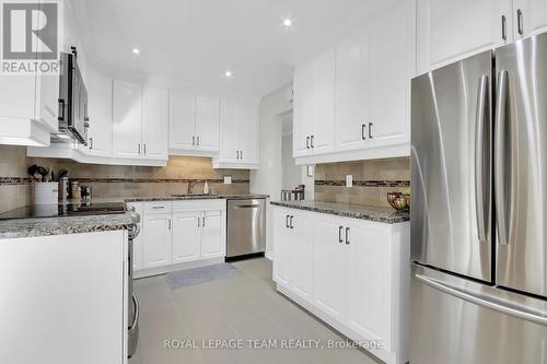 12 Spyglass Ridge, Ottawa, ON - Indoor Photo Showing Kitchen