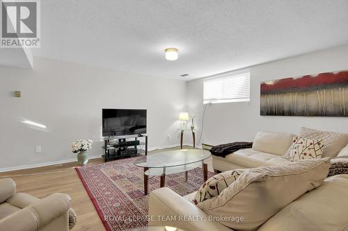 12 Spyglass Ridge, Ottawa, ON - Indoor Photo Showing Living Room