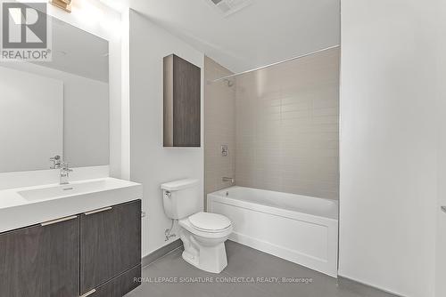 325 - 3100 Keele Street, Toronto, ON - Indoor Photo Showing Bathroom