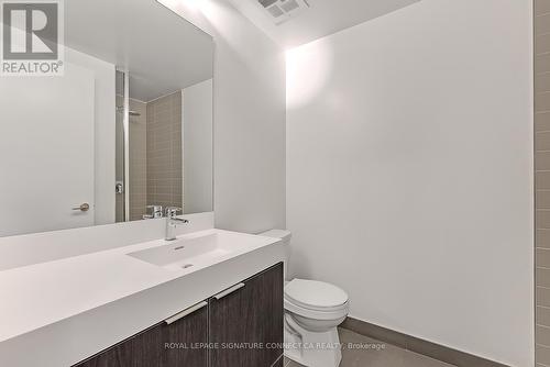 325 - 3100 Keele Street, Toronto, ON - Indoor Photo Showing Bathroom