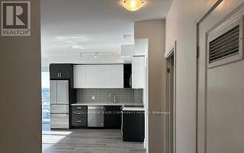 820 - 100 Eagle Rock Way, Vaughan, ON - Indoor Photo Showing Kitchen