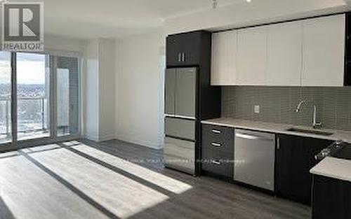 820 - 100 Eagle Rock Way, Vaughan, ON - Indoor Photo Showing Kitchen