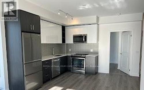 820 - 100 Eagle Rock Way, Vaughan, ON - Indoor Photo Showing Kitchen