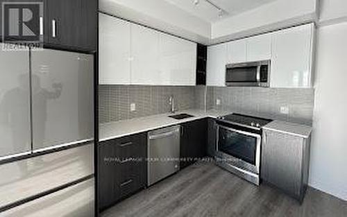 820 - 100 Eagle Rock Way, Vaughan, ON - Indoor Photo Showing Kitchen With Upgraded Kitchen