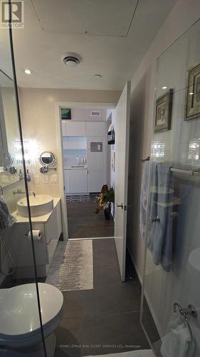 2512 - 185 Roehampton Avenue, Toronto, ON - Indoor Photo Showing Bathroom