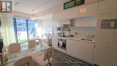 2512 - 185 Roehampton Avenue, Toronto, ON - Indoor Photo Showing Kitchen