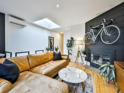 Salon - 2155 Rue Gauthier, Montréal (Le Plateau-Mont-Royal), QC - Indoor Photo Showing Living Room With Fireplace