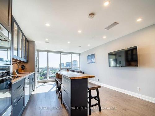 Ph14-320 Richmond St E, Toronto, ON - Indoor Photo Showing Kitchen With Upgraded Kitchen