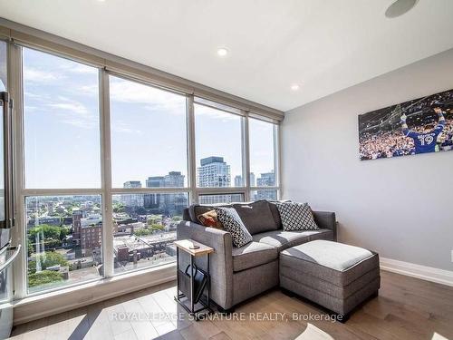 Ph14-320 Richmond St E, Toronto, ON - Indoor Photo Showing Living Room