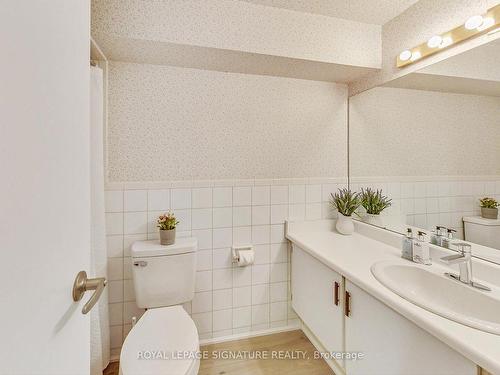 43 Gloucester St, Toronto, ON - Indoor Photo Showing Bathroom