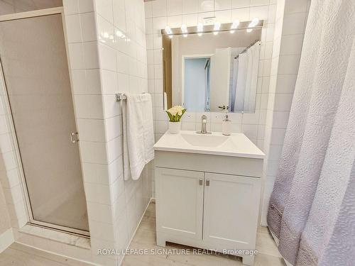 43 Gloucester St, Toronto, ON - Indoor Photo Showing Bathroom