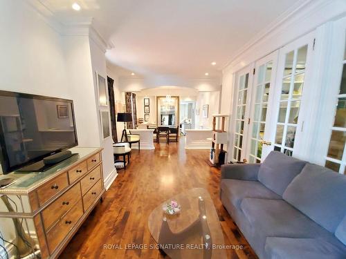 Upper-47 Gloucester St, Toronto, ON - Indoor Photo Showing Living Room