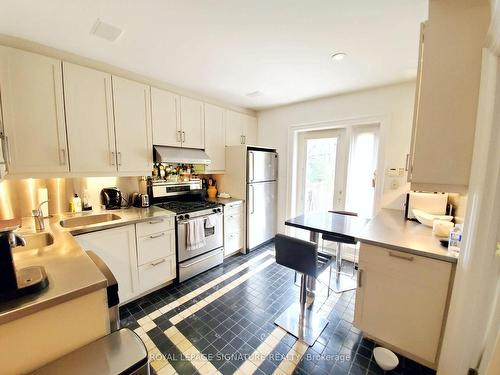 Upper-47 Gloucester St, Toronto, ON - Indoor Photo Showing Kitchen