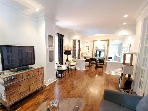 Upper-47 Gloucester St, Toronto, ON - Indoor Photo Showing Living Room