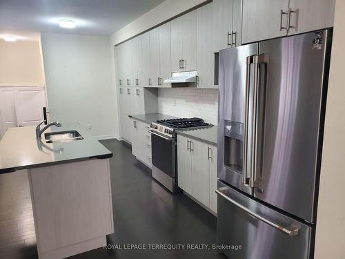 3 Sam Priestley Ave, Markham, ON - Indoor Photo Showing Kitchen With Upgraded Kitchen