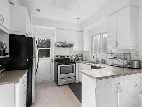 Kitchen - 2290 Rue Bourgoin, Montréal (Saint-Laurent), QC - Indoor Photo Showing Kitchen