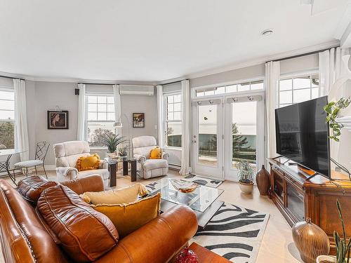 Salon - 403-60 Rue Du Lac, Magog, QC - Indoor Photo Showing Living Room