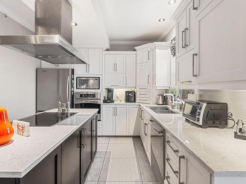 Cuisine - 403-60 Rue Du Lac, Magog, QC - Indoor Photo Showing Kitchen With Double Sink With Upgraded Kitchen