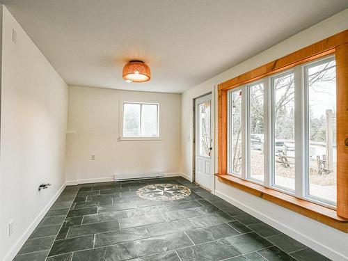 Family room - 1312 Rue Dion, Val-David, QC - Indoor Photo Showing Other Room