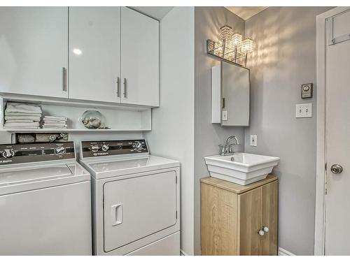 Bathroom - 1312 Rue Dion, Val-David, QC - Indoor Photo Showing Laundry Room