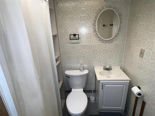 145 Pine Crescent, Atikokan, ON - Indoor Photo Showing Bathroom