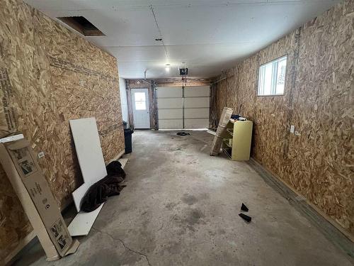 145 Pine Crescent, Atikokan, ON - Indoor Photo Showing Garage