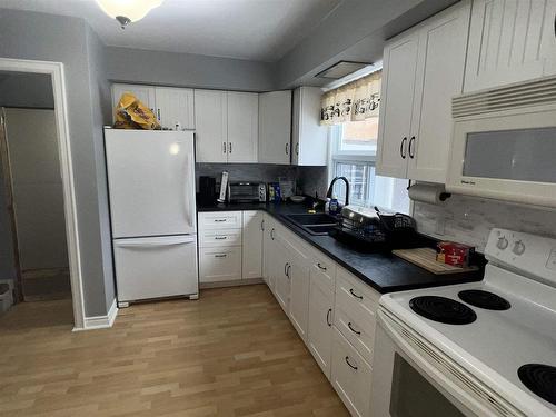 145 Pine Crescent, Atikokan, ON - Indoor Photo Showing Kitchen