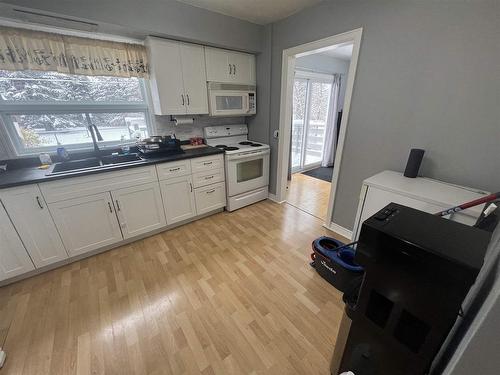 145 Pine Crescent, Atikokan, ON - Indoor Photo Showing Kitchen With Double Sink