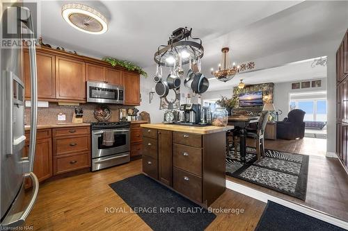 8 Hoover Point Lane, Haldimand County, ON - Indoor Photo Showing Kitchen