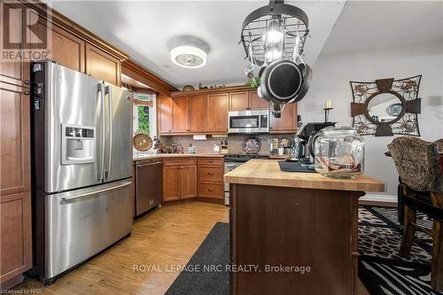 8 Hoover Point Lane, Haldimand County, ON - Indoor Photo Showing Kitchen