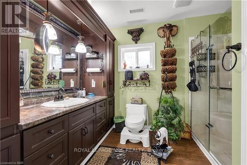 8 Hoover Point Lane, Haldimand County, ON - Indoor Photo Showing Bathroom