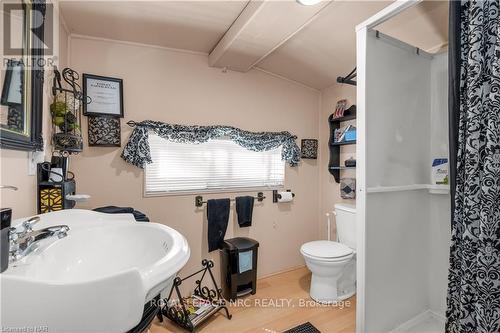 8 Hoover Point Lane, Haldimand County, ON - Indoor Photo Showing Laundry Room