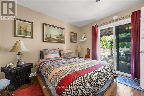 8 Hoover Point Lane, Haldimand County, ON - Indoor Photo Showing Bedroom