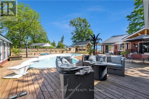 8 Hoover Point Lane, Haldimand County, ON - Indoor Photo Showing Kitchen