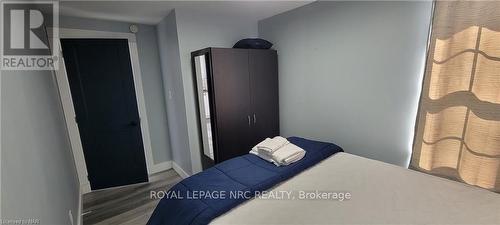 402 Schooley Road, Fort Erie (337 - Crystal Beach), ON - Indoor Photo Showing Bedroom