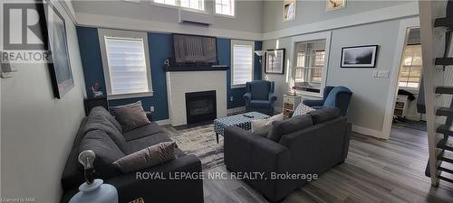 402 Schooley Road, Fort Erie (337 - Crystal Beach), ON - Indoor Photo Showing Living Room With Fireplace