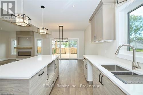 3739 Dominion Road, Fort Erie (335 - Ridgeway), ON - Indoor Photo Showing Kitchen With Double Sink With Upgraded Kitchen