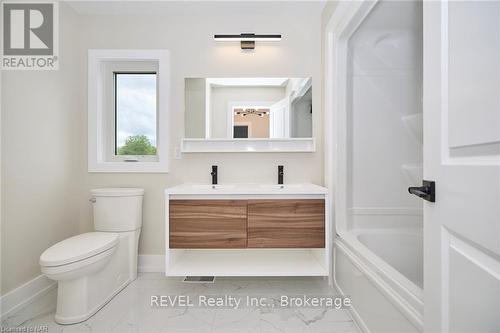 3739 Dominion Road, Fort Erie (335 - Ridgeway), ON - Indoor Photo Showing Bathroom