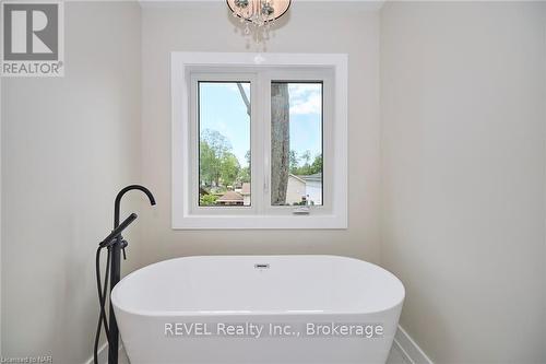 3739 Dominion Road, Fort Erie (335 - Ridgeway), ON - Indoor Photo Showing Bathroom